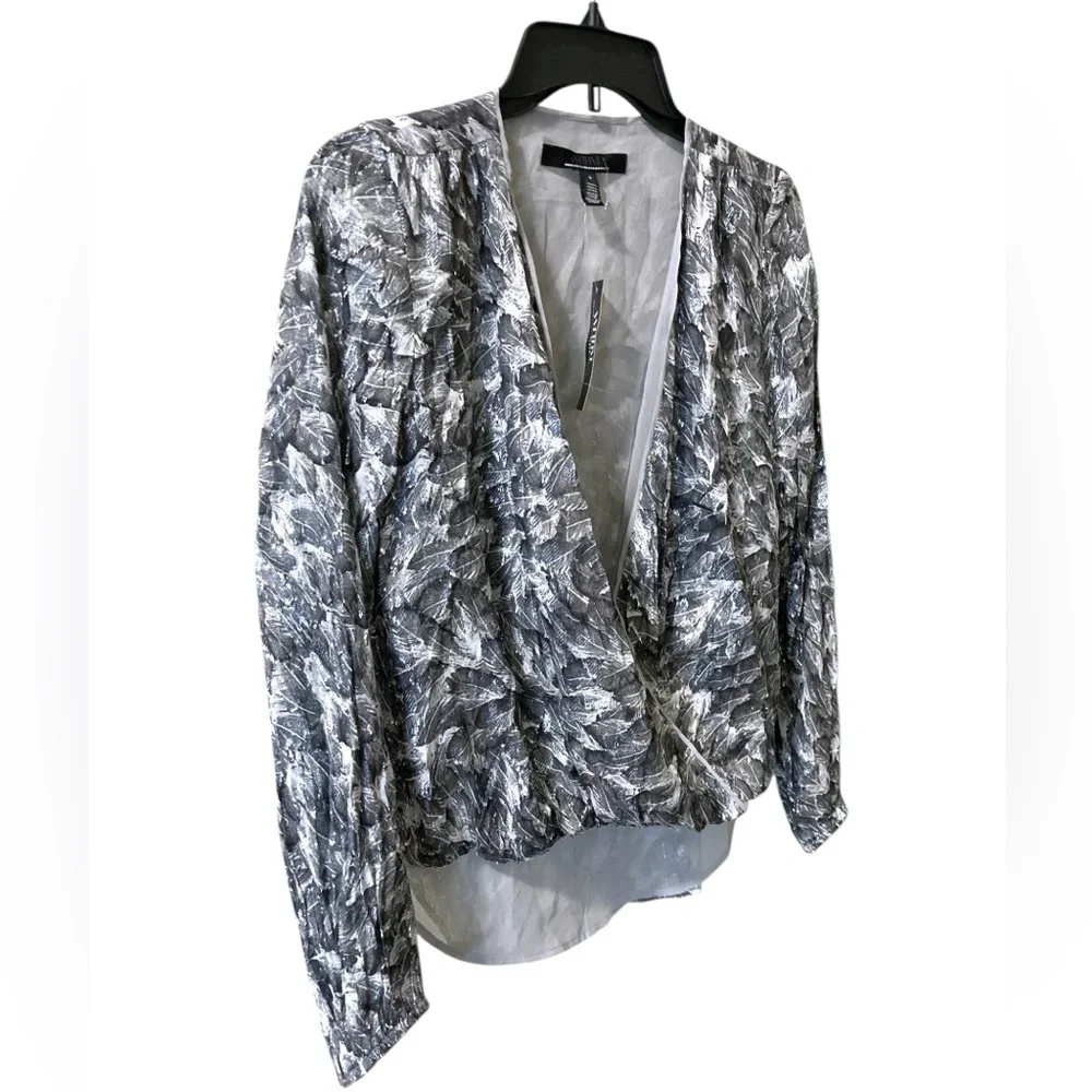 White House Black Market Size 0 Long Slv Silver Metallic Threads Feather Print - Picture 2 of 3